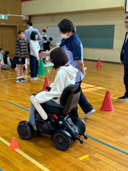 電動車いす体験の様子