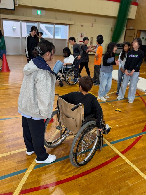 車いす体験の様子
